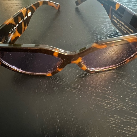 Sunglasses - Picture 4 of 4